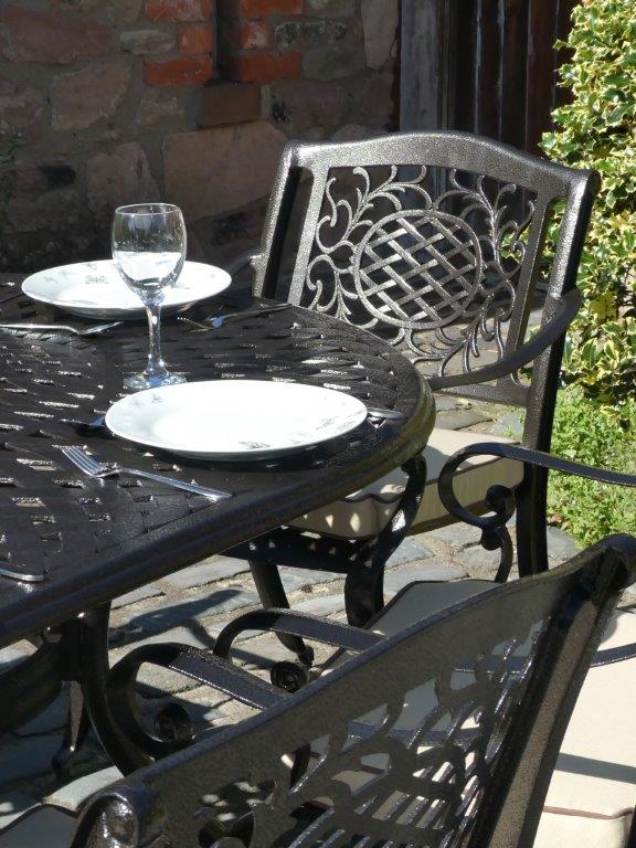 Majestic Manor 8-Seat Oval Dining Set - citiplants.com