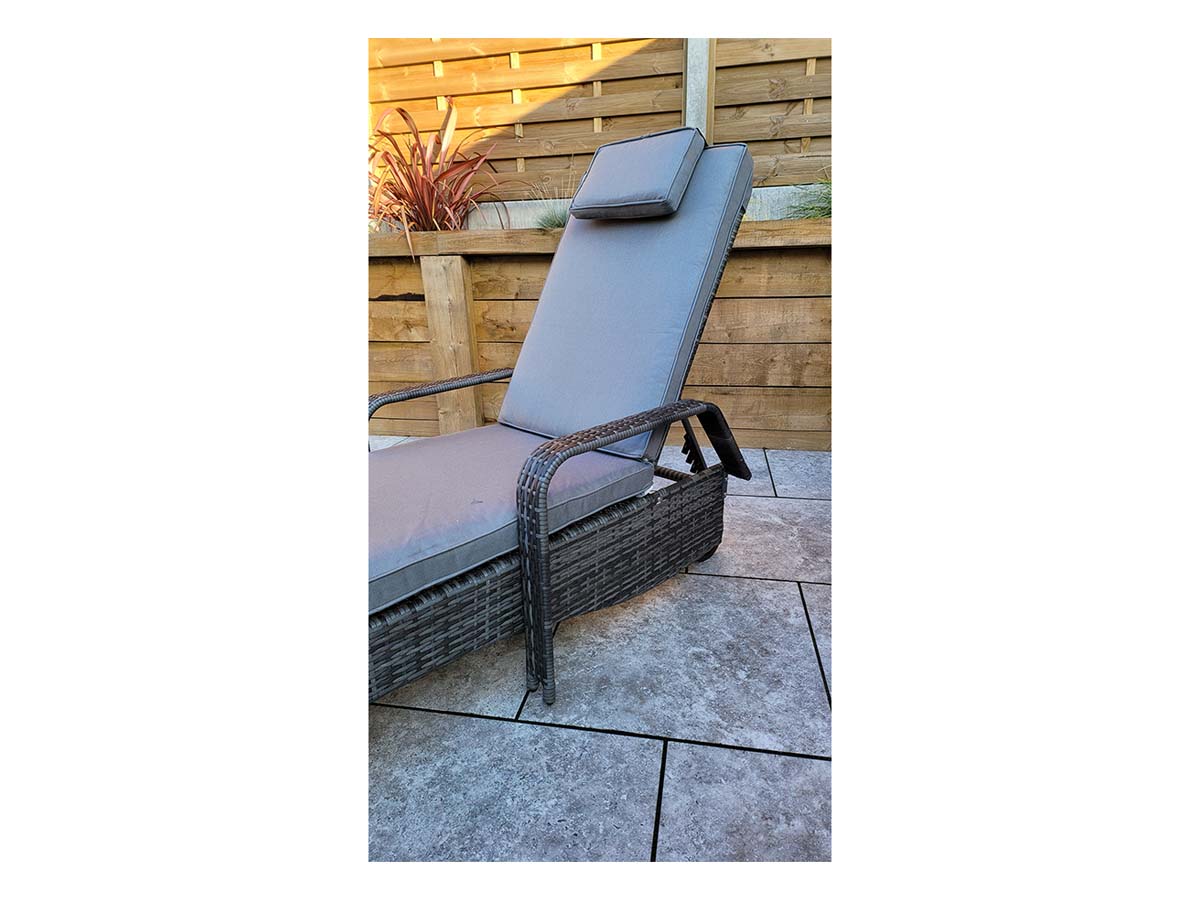 Savannah single sunlounger with drinks table in 8mm flat grey weave - citiplants.com